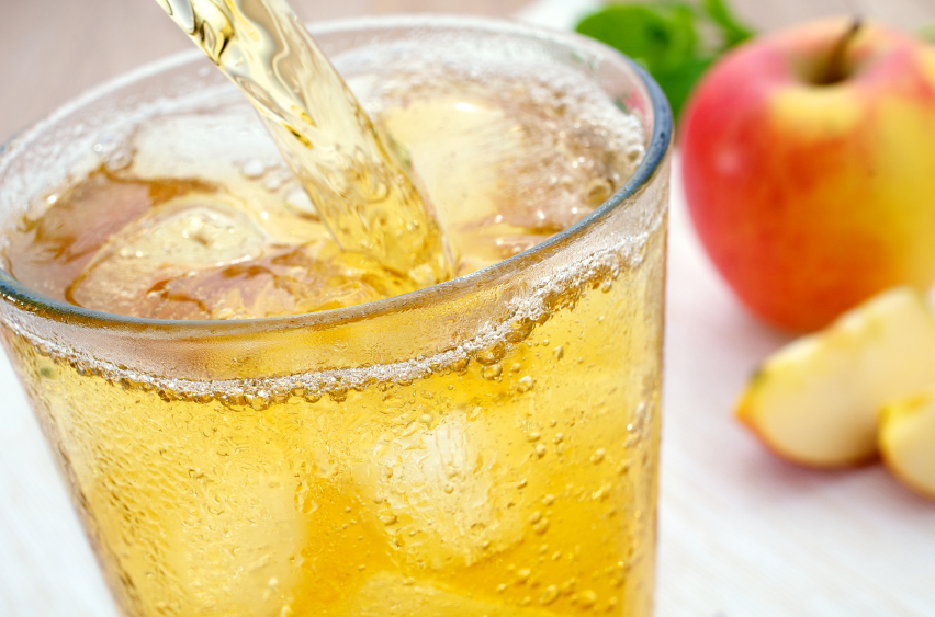 glass apple juice
