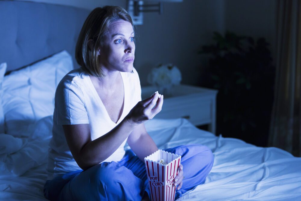 why-eating-at-night-is-bad-for-your-health-the-consequences-explained